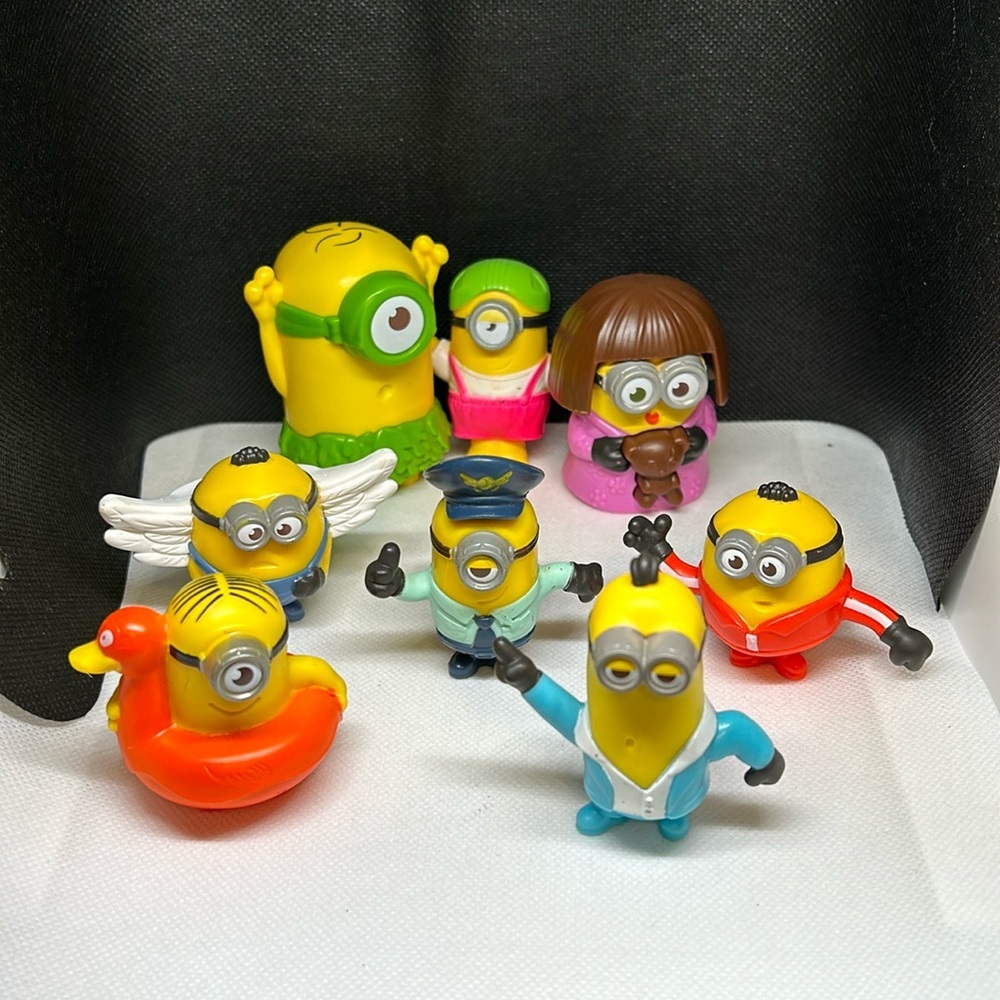 Lot of 8 Minions McDonald’s figurines